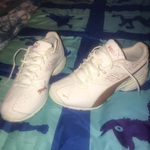Women’s puma sneakers